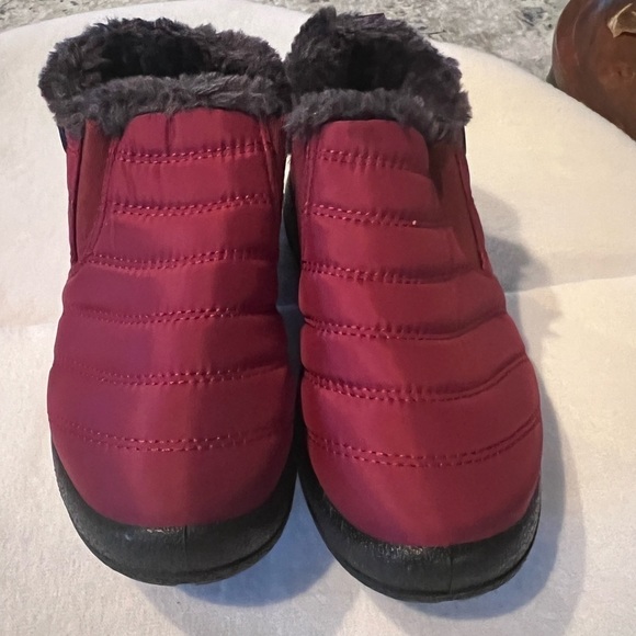 NWT KVbabby winter snow boots. Slip on water resistant, Boy/Girl Size 13/32 - Picture 1 of 7